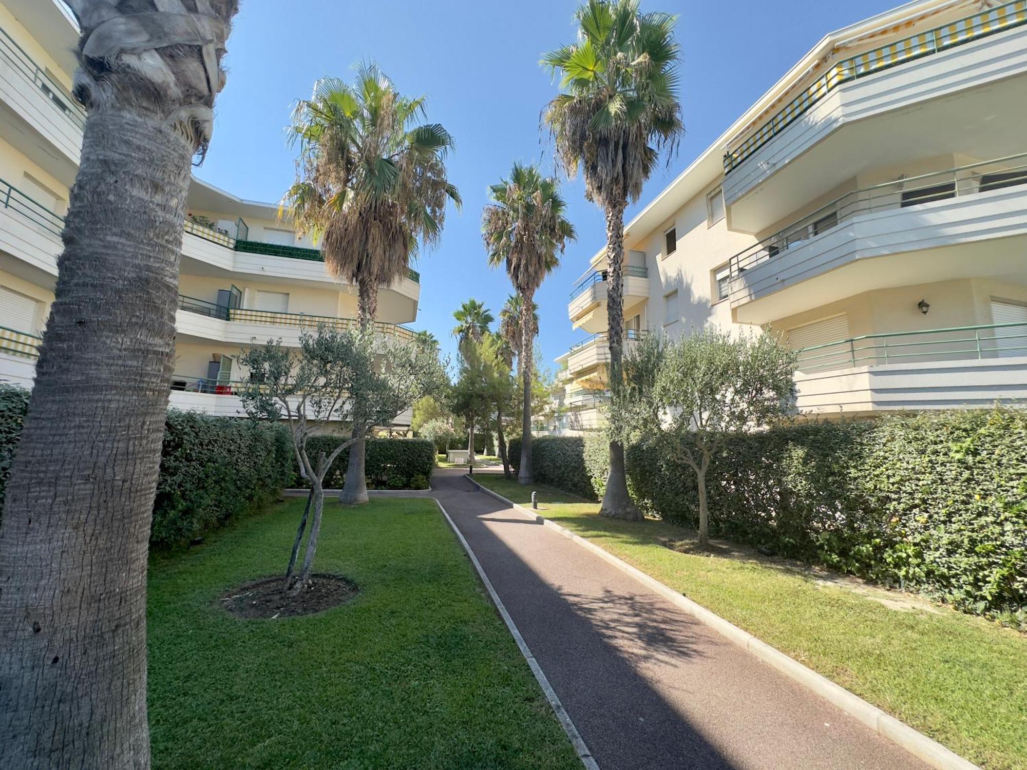 Regent Cote D'Azur Air-Conditioned, Pool, Garden & Parking Villeneuve-Loubet Eksteriør billede