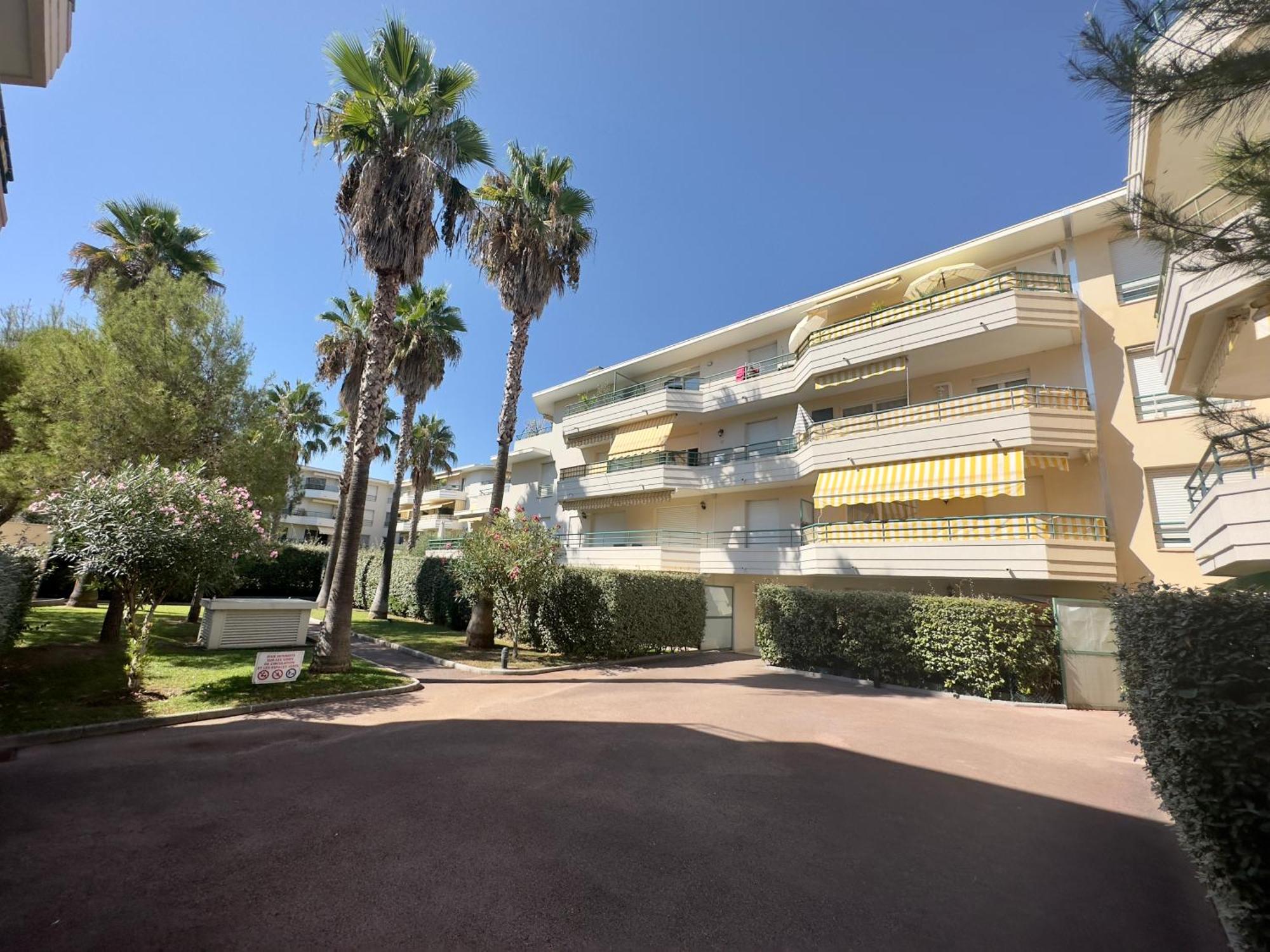 Regent Cote D'Azur Air-Conditioned, Pool, Garden & Parking Villeneuve-Loubet Eksteriør billede